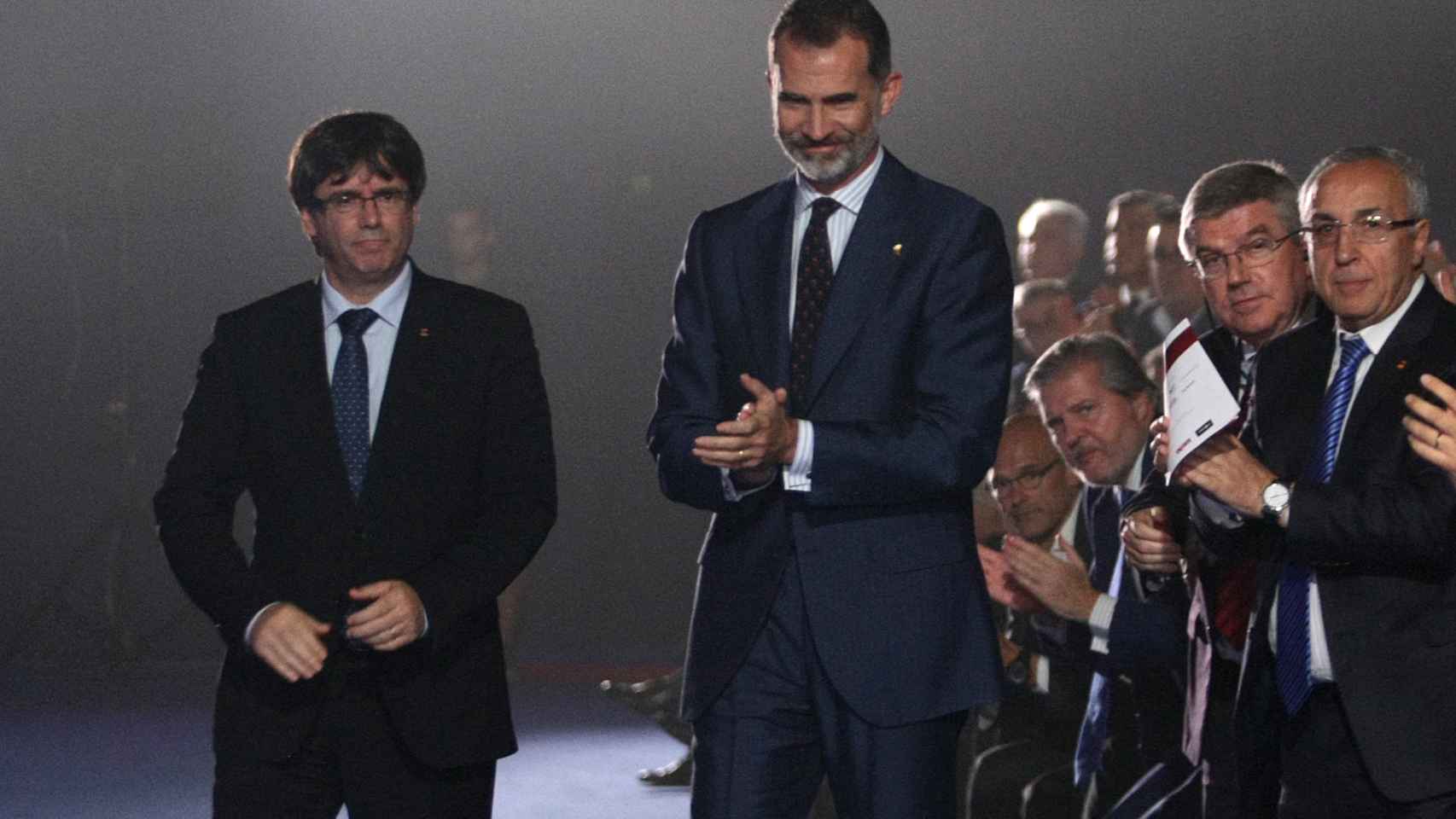 Carles Puigdemont y el rey Felipe VI en el acto del 30 aniversario de los Juegos Olímpicos de Barcelona.