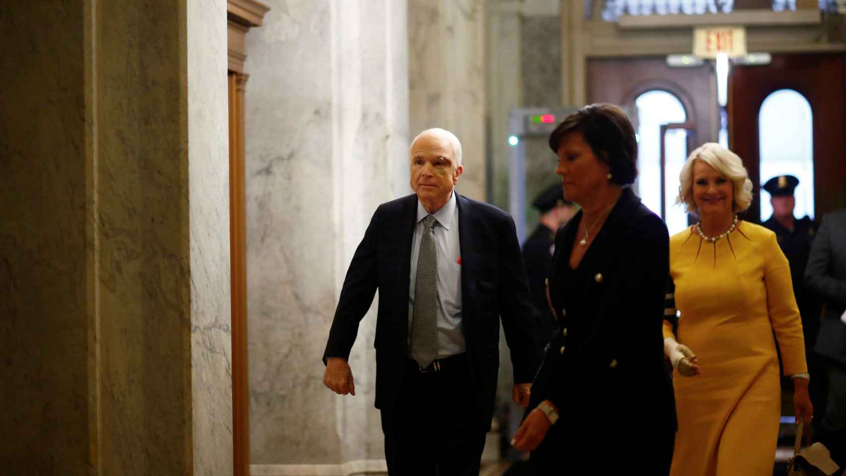 McCain a su llegada al Senado