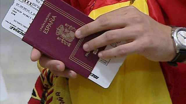 Un ciudadano con un pasaporte español