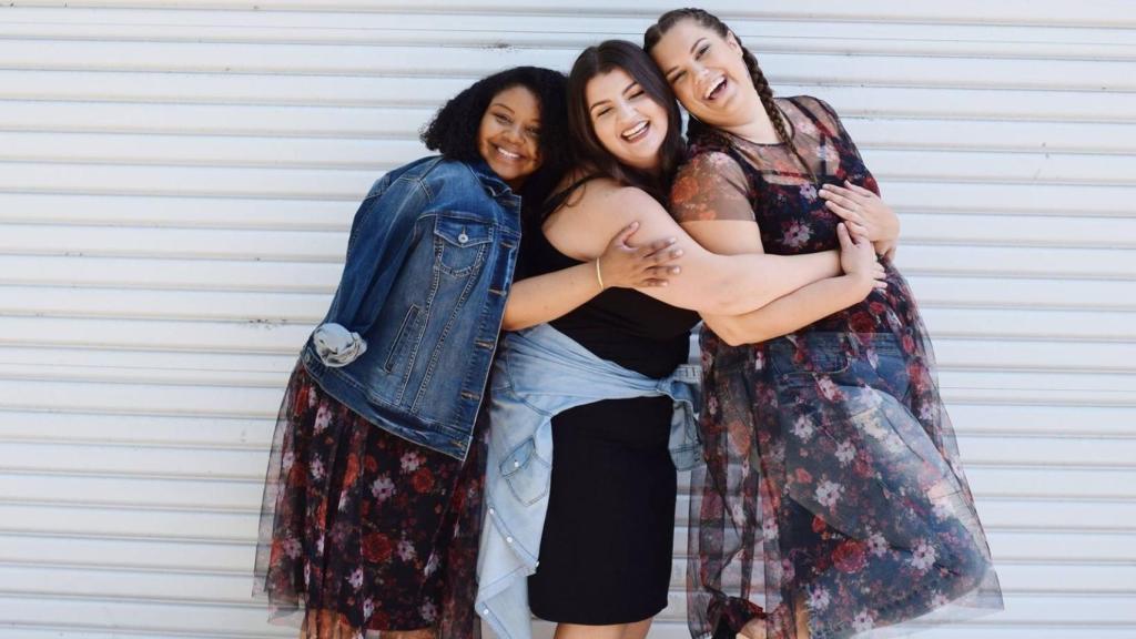 Imagen de modelos plus size con la última colección de la firma canadiense. | Foto: Torrid.