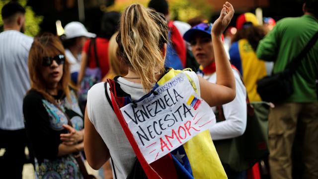 Una opositora venezolana durante una manifestación.