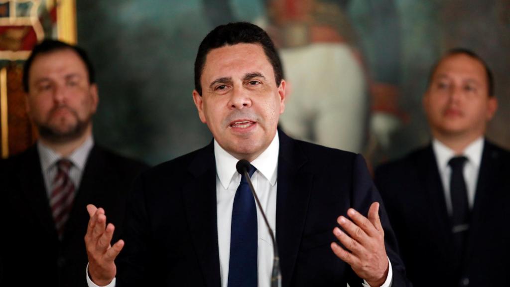 El ministro de exteriores de Venezuela, Samuel Moncada, en una conferencia de prensa.
