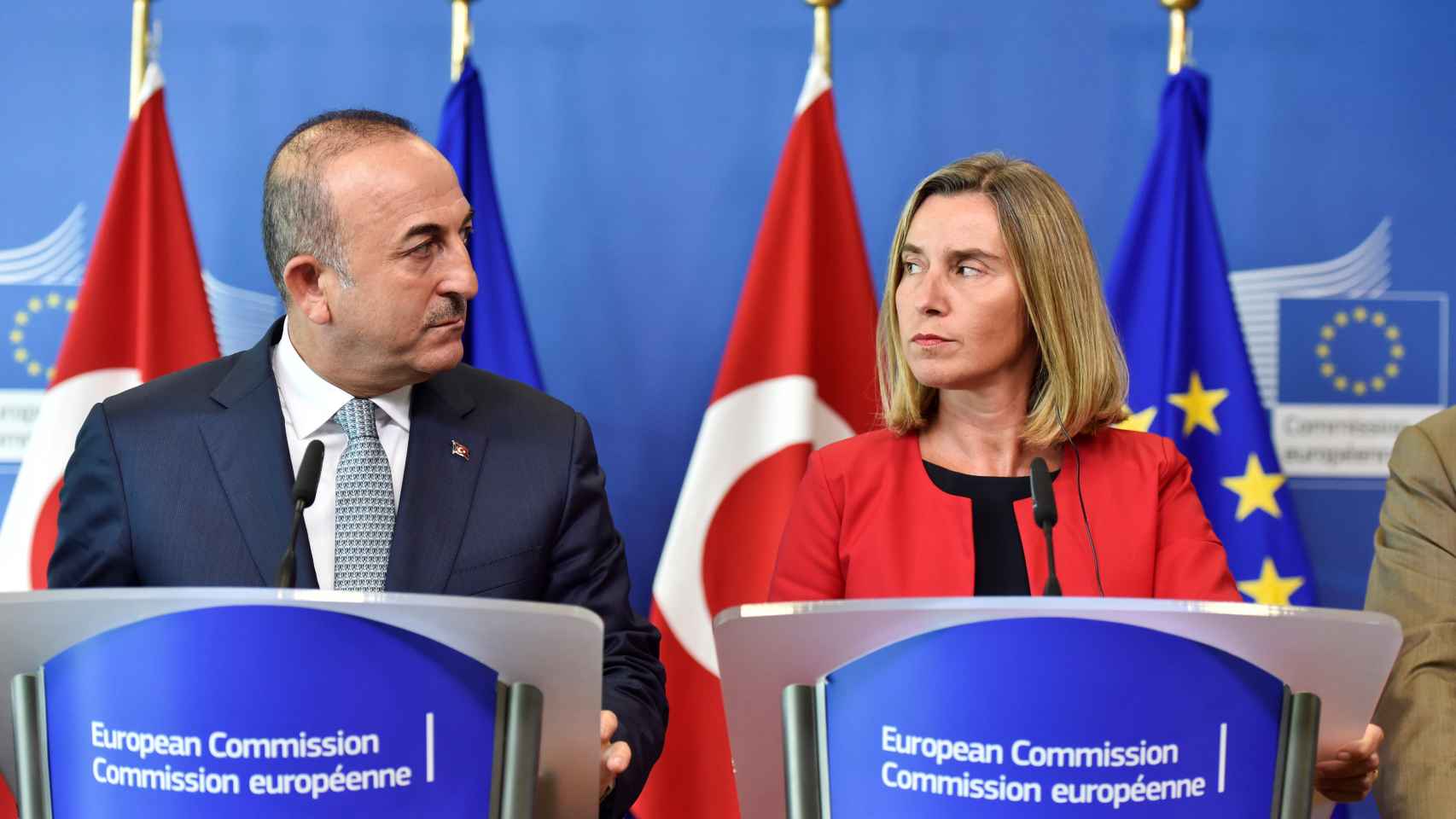 La jefa de la diplomacia de la UE, Federica Mogherini, y el ministro turco, Mevlut Cavusoglu