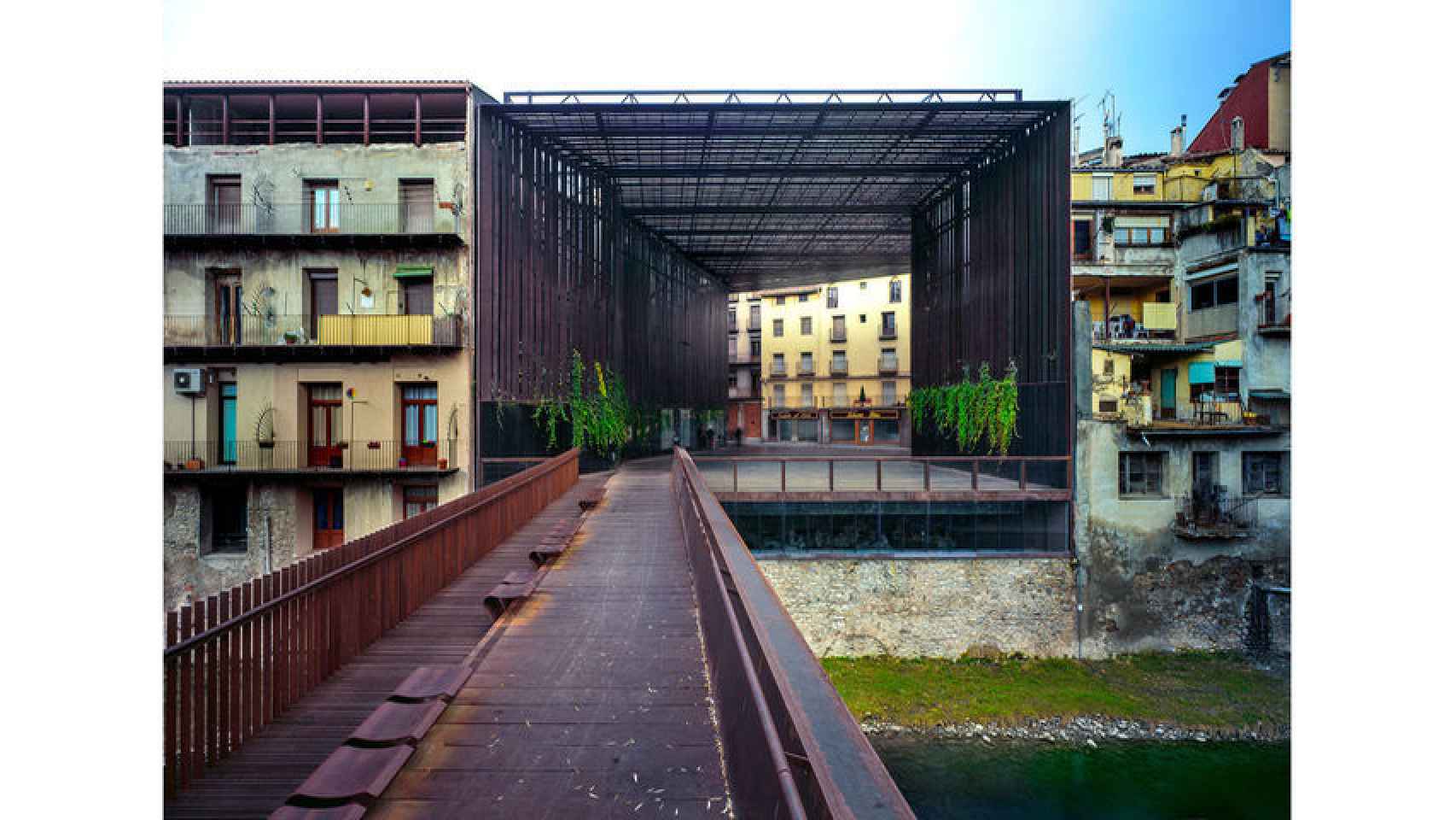 La Lira Theater Public Open Space, 2011, Ripoll, Girona, en colaboración con J. Puigcorbé./ Hisao Suzuki
