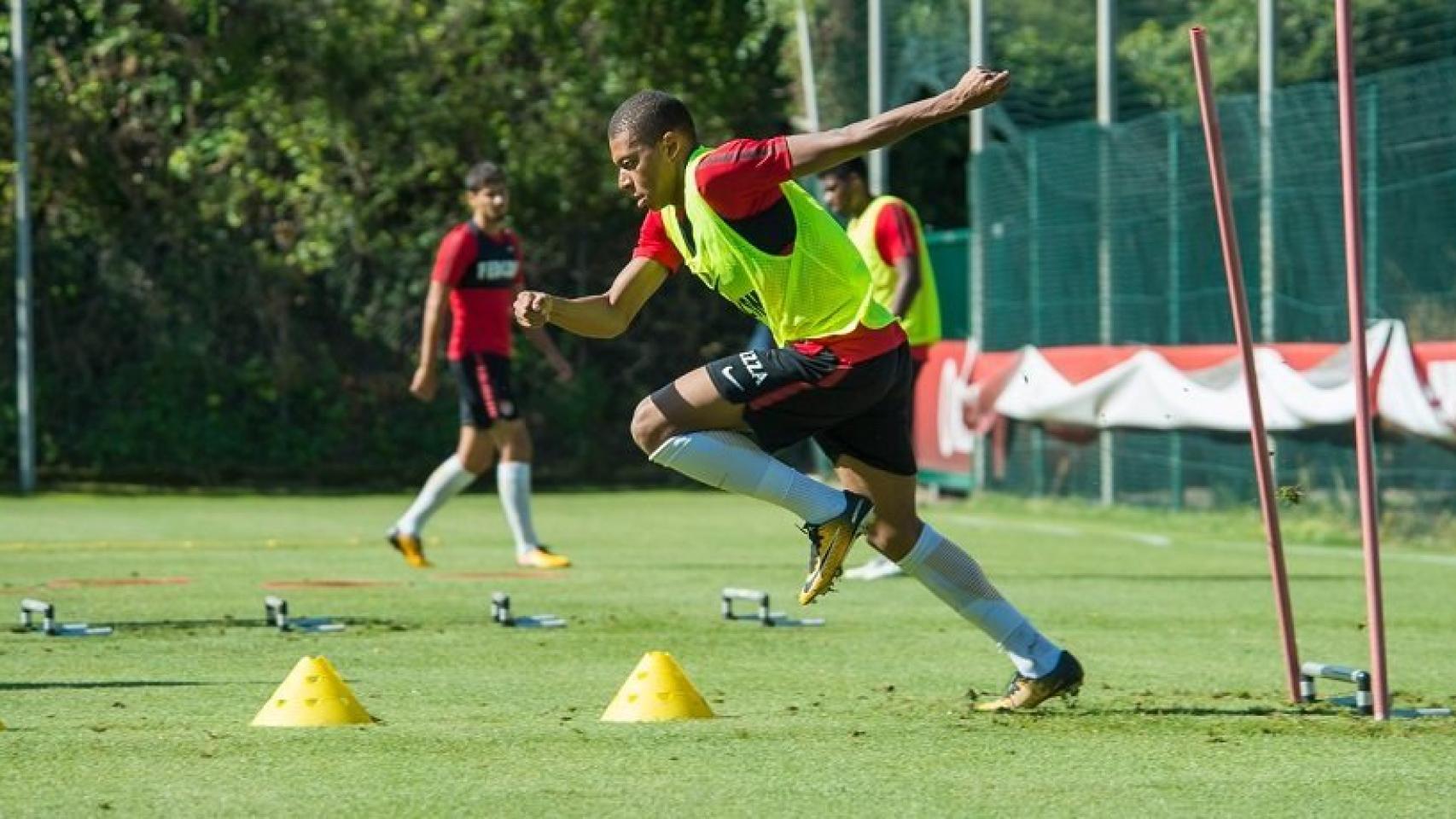 Mbappé entrenando con el Mónaco. Foto: Twitter (@AS_Monaco)