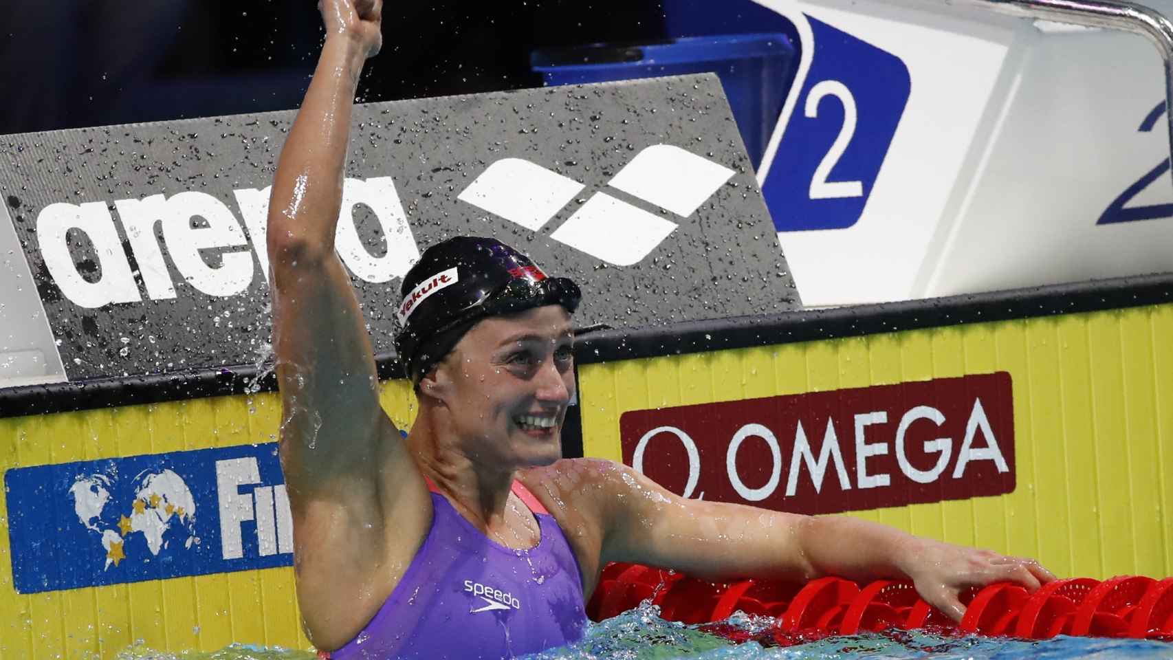 Mireia Belmonte celebra su medalla de oro en Budapest.