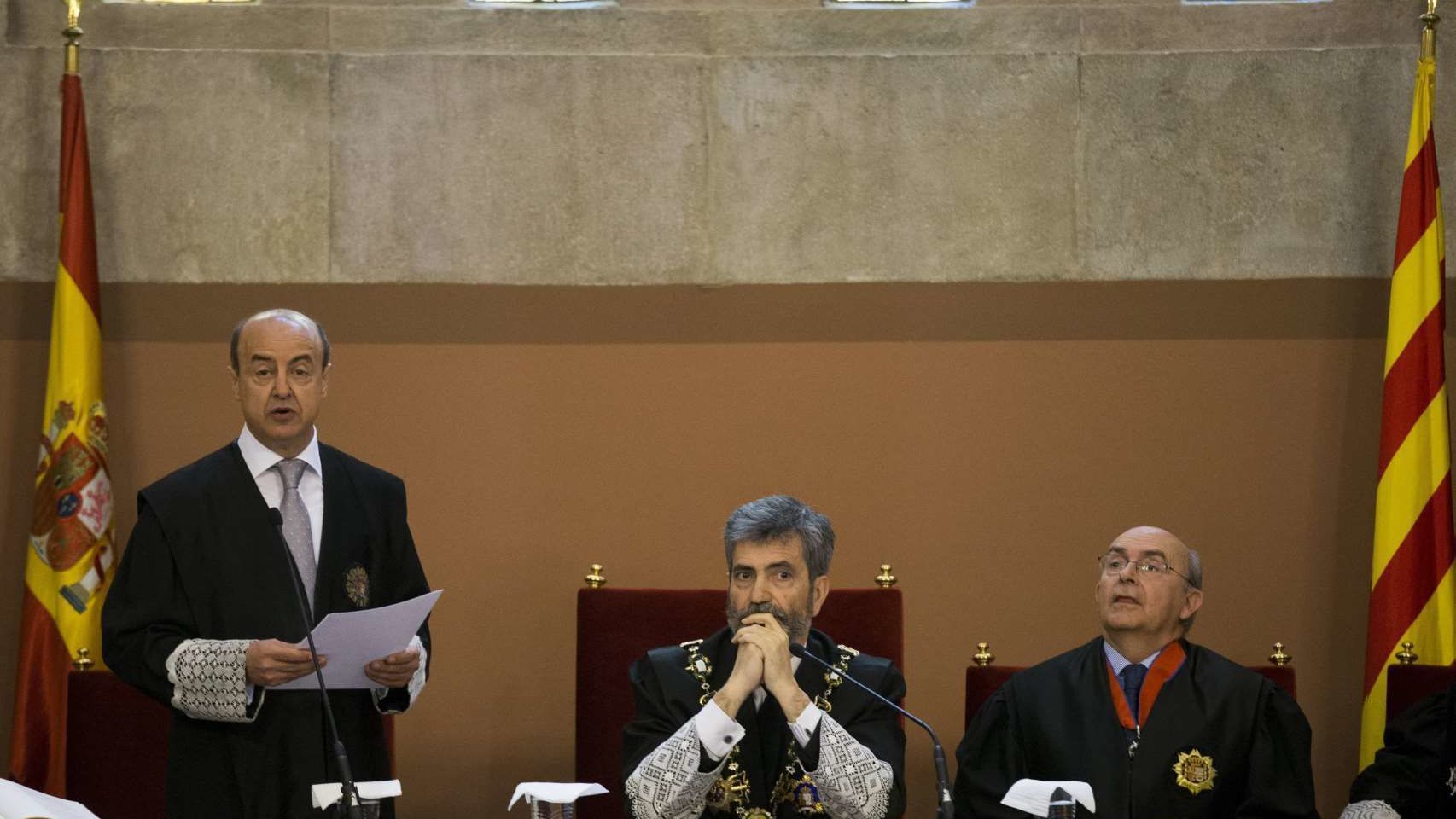 El presidente del Poder Judicial, en el centro, con el presidente del TSJ de Cataluña, a la izquierda