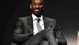 Kobe Bryant en un acto tras su retirada