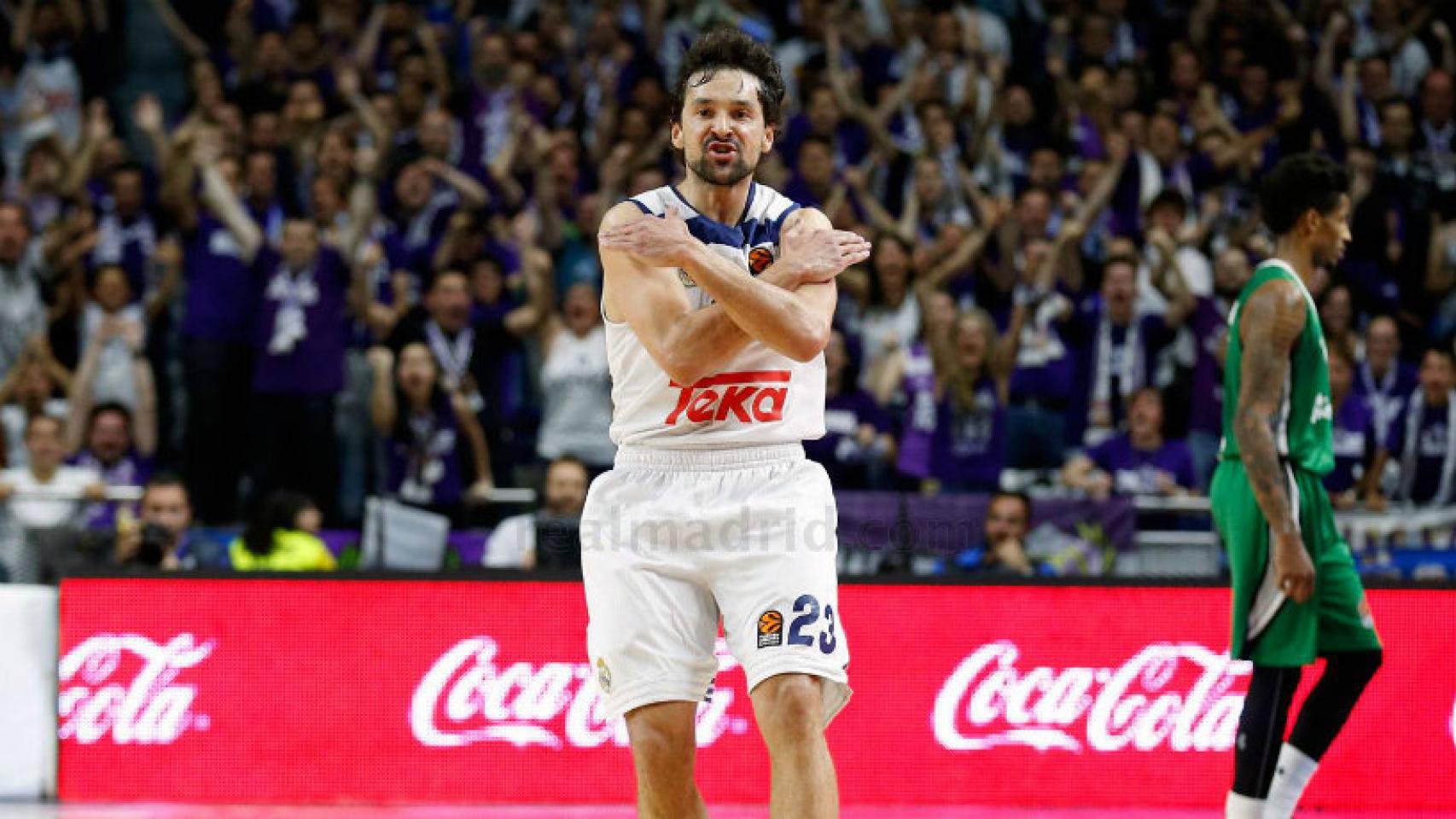 Llull celebra un triple contra Darussafaka