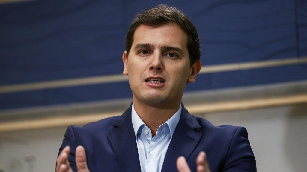 Albert Rivera comparece durante la rueda de prensa que ha ofrecido en el Congreso.