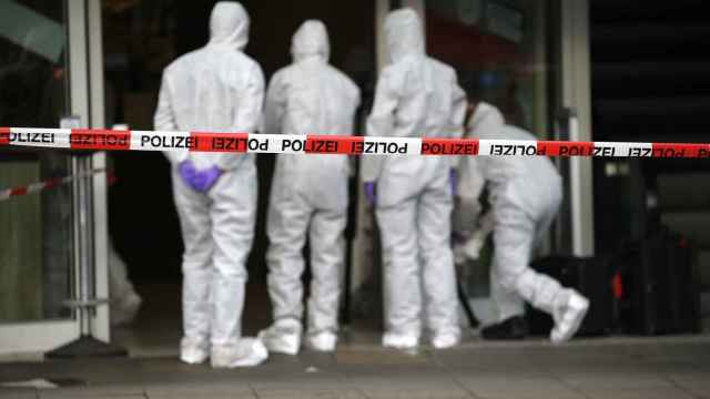 Investigadores de la policía alemana en el lugar del incidente