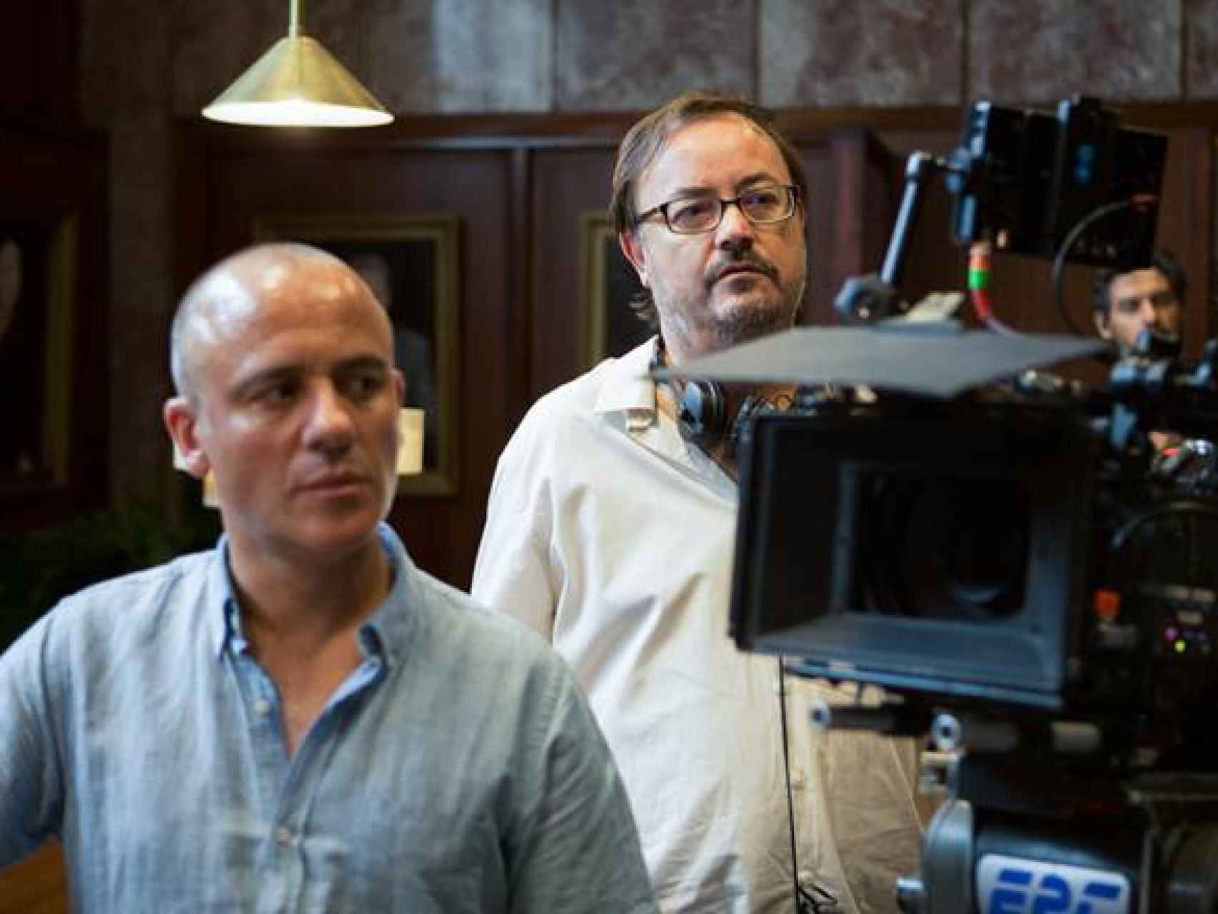Javier Gutiérrez y Martín Cuenca durante el rodaje de El autor.