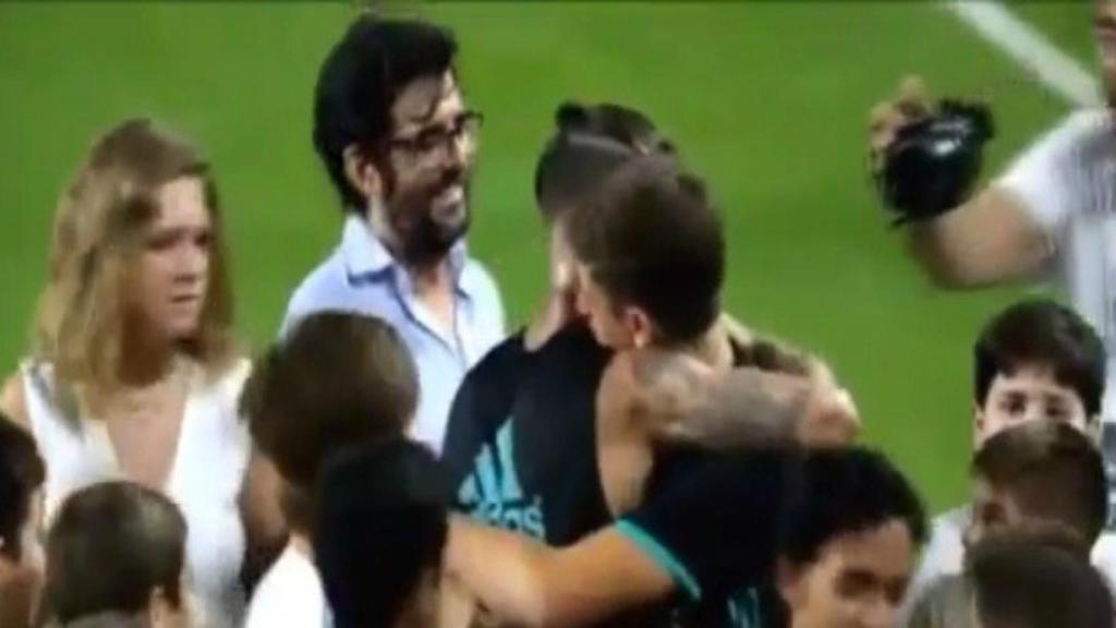 Ramos sorprende a un aficionado en Miami