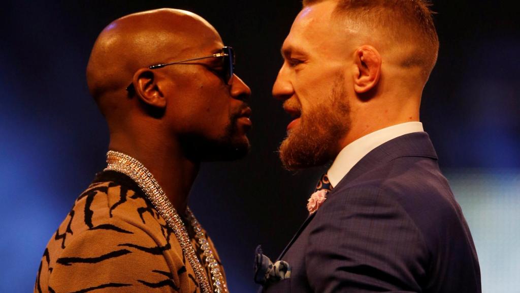 Mayweather y McGregor frente a frente en rueda de prensa.