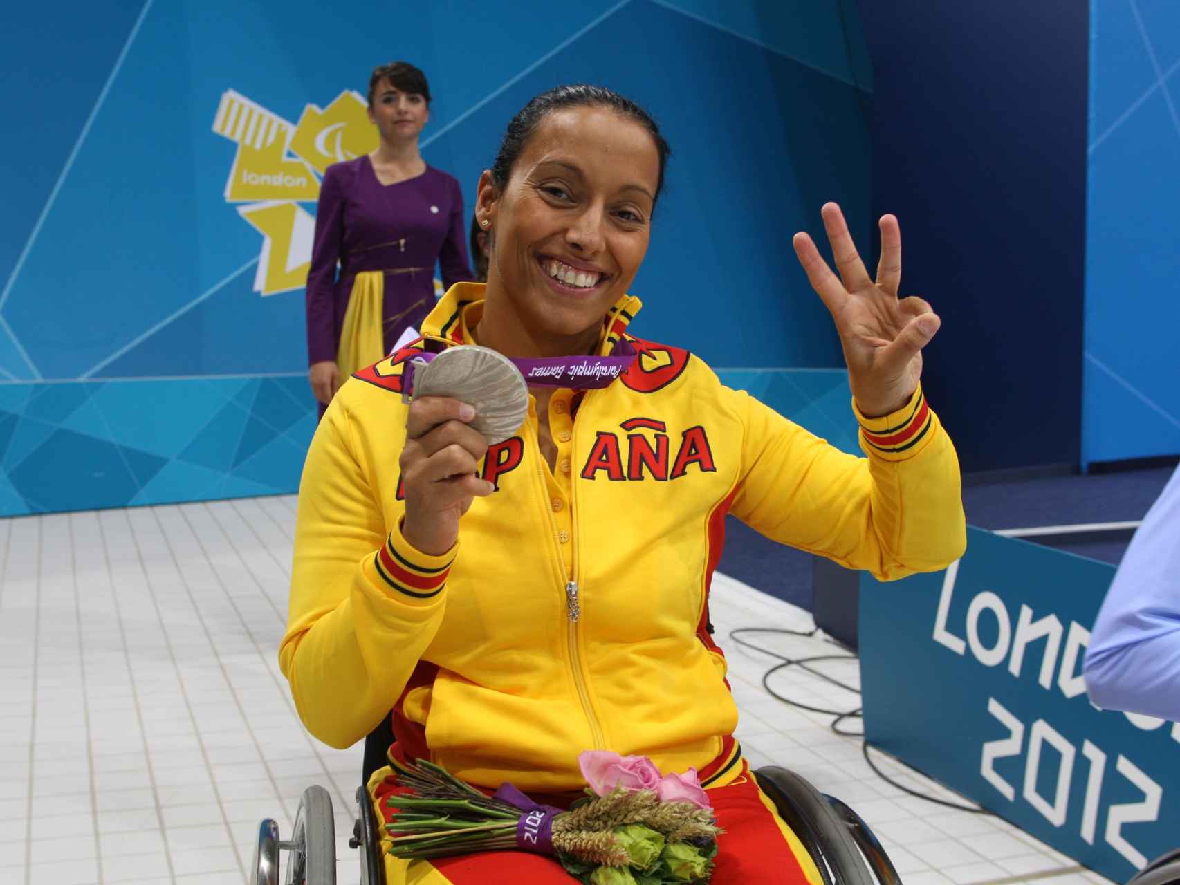 Teresa Perales tras ganar una de sus medallas en Londres 2012.