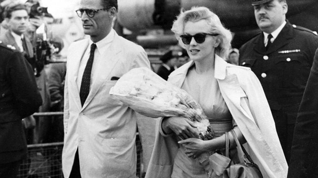 La actriz junto a su marido Arthur Miller. | Foto: GTRES.