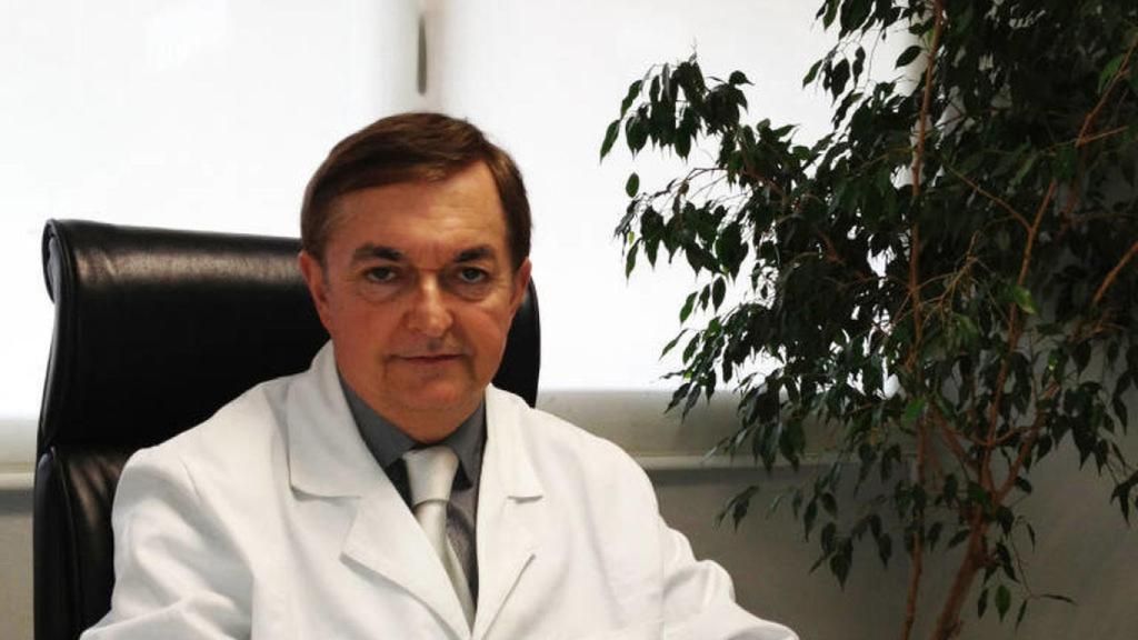 El doctor T., el médico que 'cura' metiendo agua por el culo.