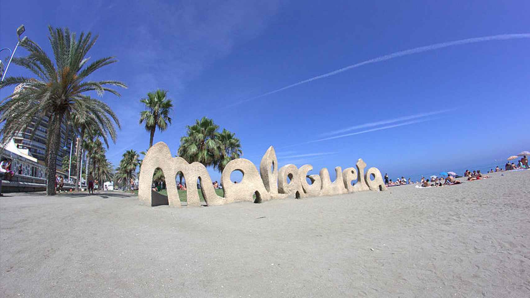 La popular playa de La Malagueta recibirá a millones de turistas en 2017.