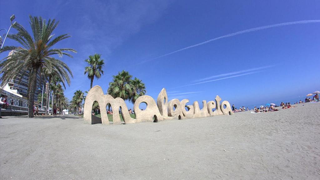 La popular playa de La Malagueta recibirá a millones de turistas en 2017.