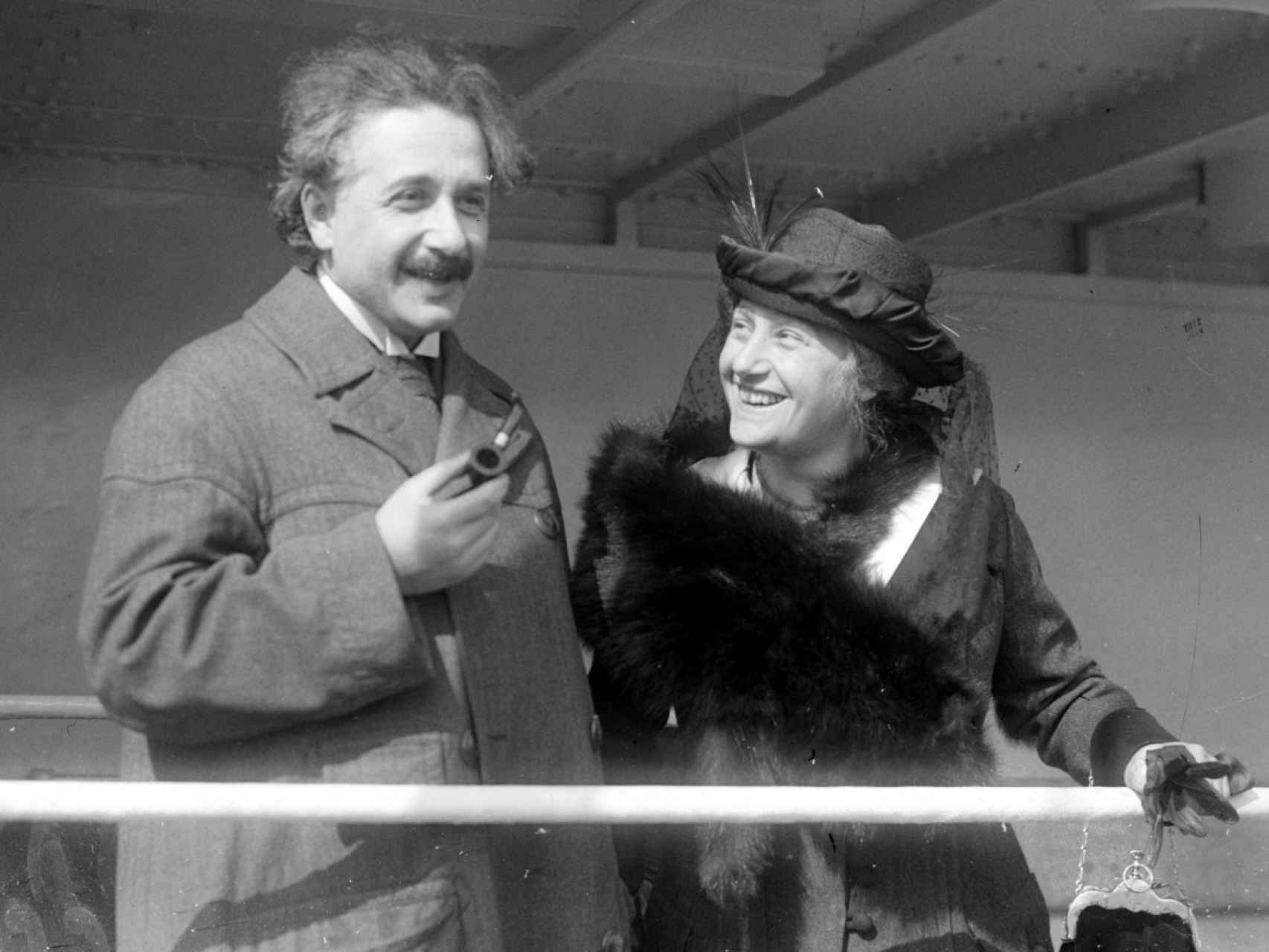 Albert Einstein junto a Elsa.