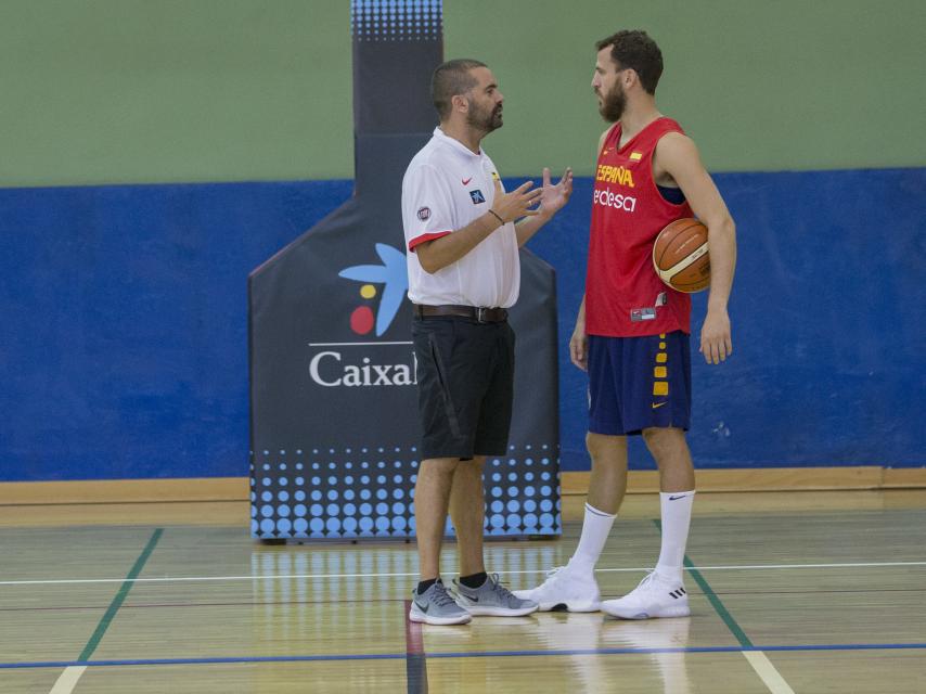 Jenaro Díaz conversa con Sergio Rodríguez.