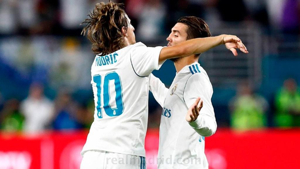 Modric y Kovacic celebran juntos un gol