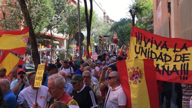 Banderas en la manifestación por las investigaciones de la Guardia Civil.