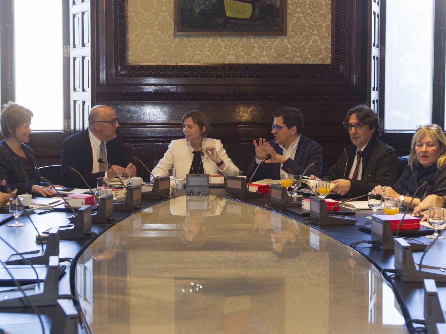 Reunión de la Mesa del Parlamento de Cataluña