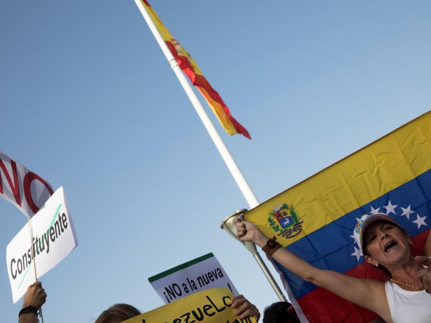 Venezolanos manifestándose en Madrid en contra de la Constituyente.