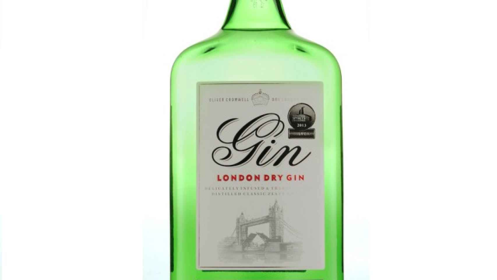 La botella de Oliver Cromwell London Dry Gin
