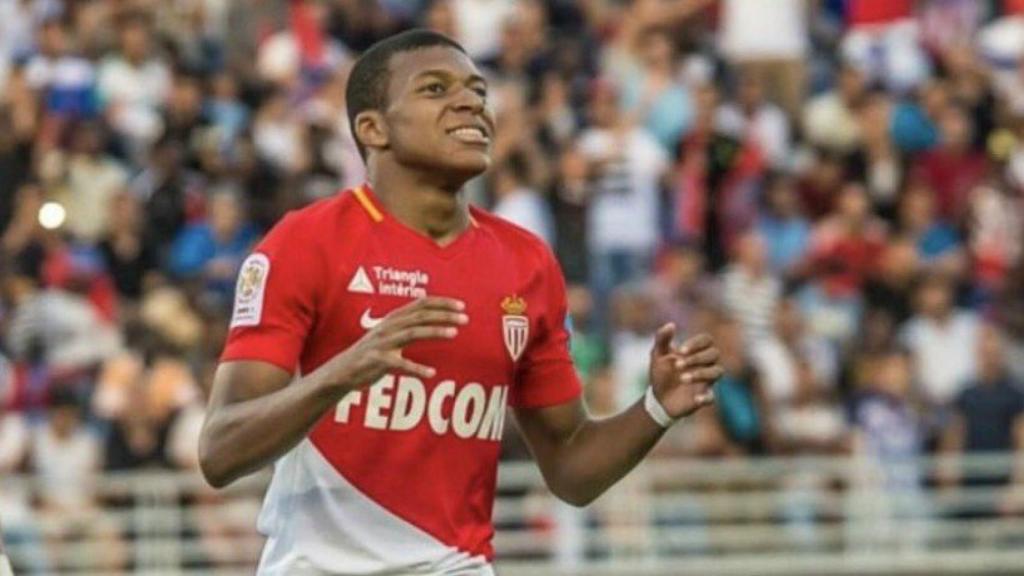 Mbappé se lamenta de una ocasión fallada. Foto Twitter (@AS_Monaco)