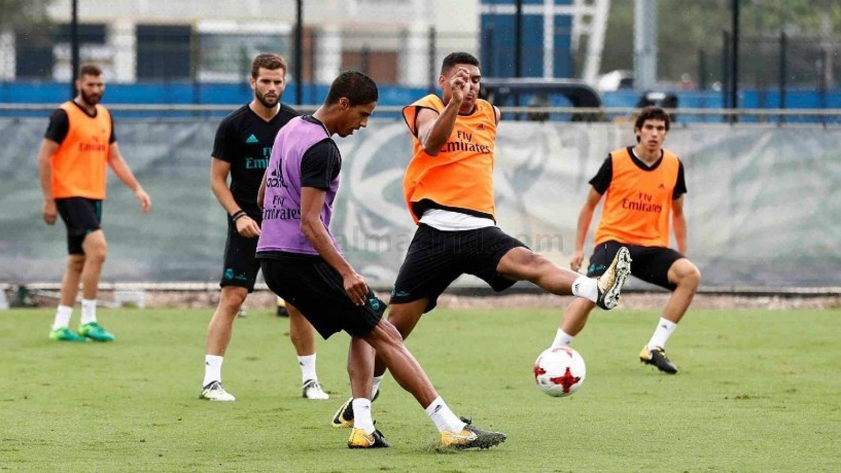 Varane, Casemiro, Vallejo, Nacho y Benzema en el entrenamiento