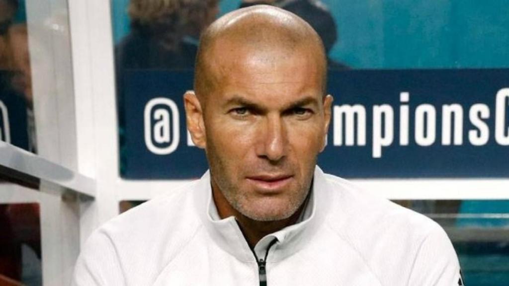 Zidane en el banquillo.