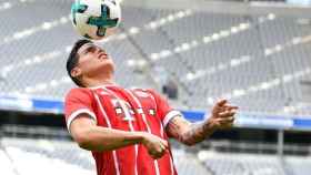 James en su presentación con el Bayern. Foto Twitter (@FCBayern)