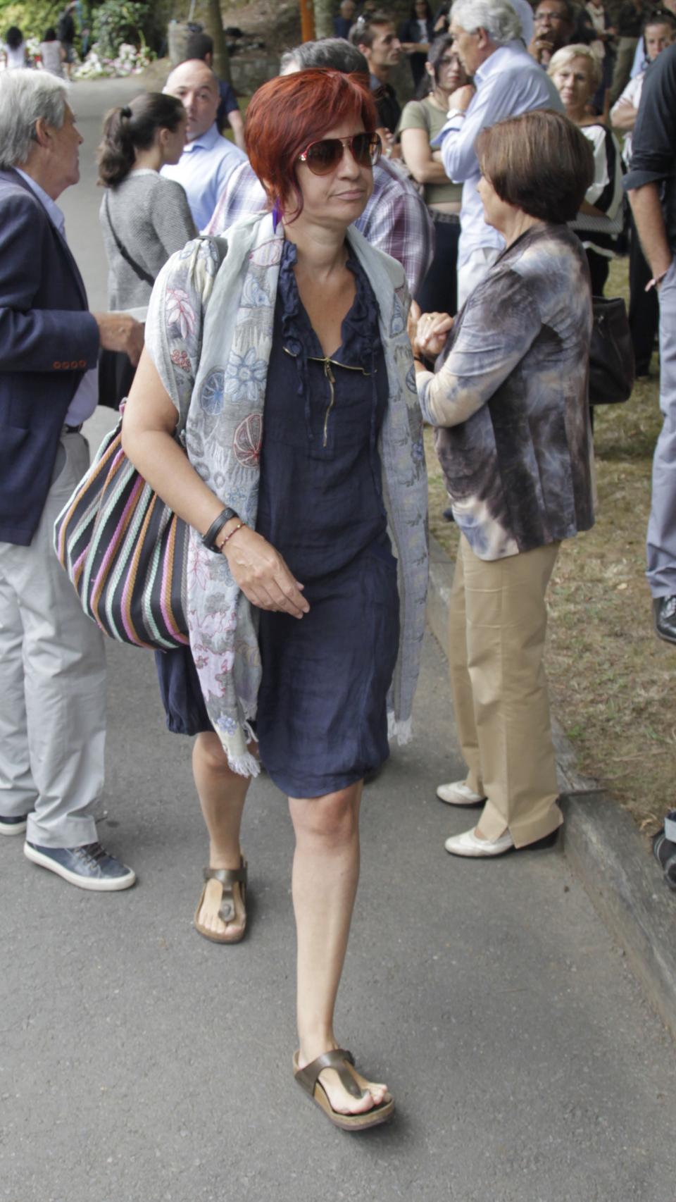 Sandra Ortega, durante el entierro de su madre en Oleiros, A Coruña, el