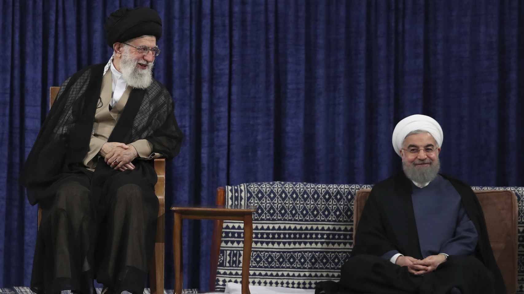 El líder supremo iraní ratifica a Rohaní.