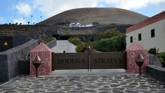 Entrada a la bodega Stratvs, en Lanzarote