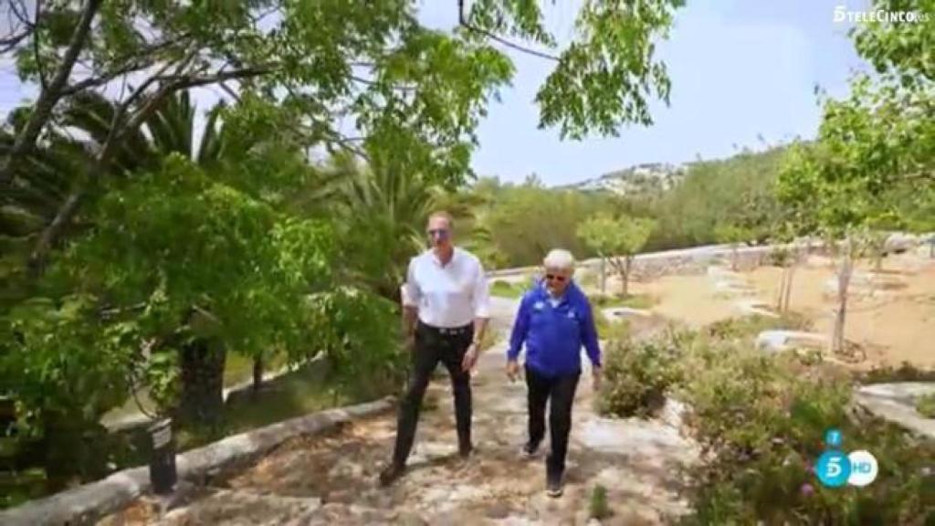 Ángle Nieto con Bertín Osborne en su casa en Ibiza durante el programa