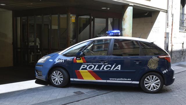 Momento de la llegada de uno de los detenidos a los juzgados de Valladolid.