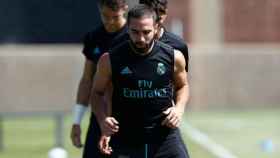 Carvajal en la sesión de entrenamiento del Madrid.