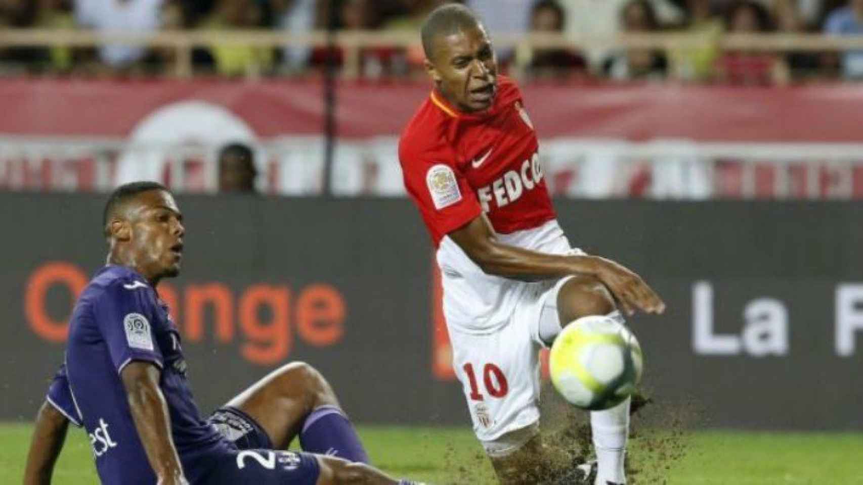 Mbappé acaba lesionado en el debut del Mónaco en la Ligue-1   Foto: Twitter (@elchiringuitotv)