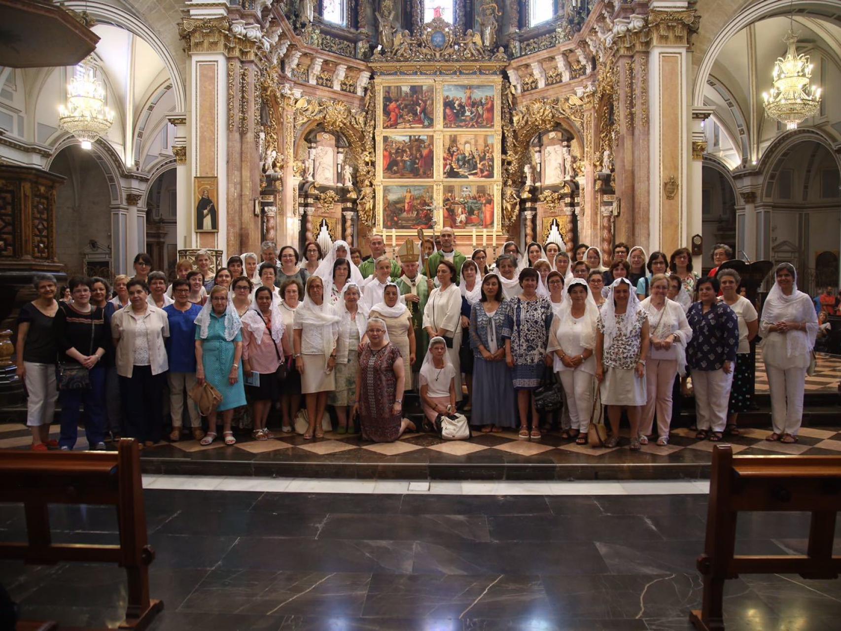 Mª Carmen y las otras 69 vírgenes consagradas: 