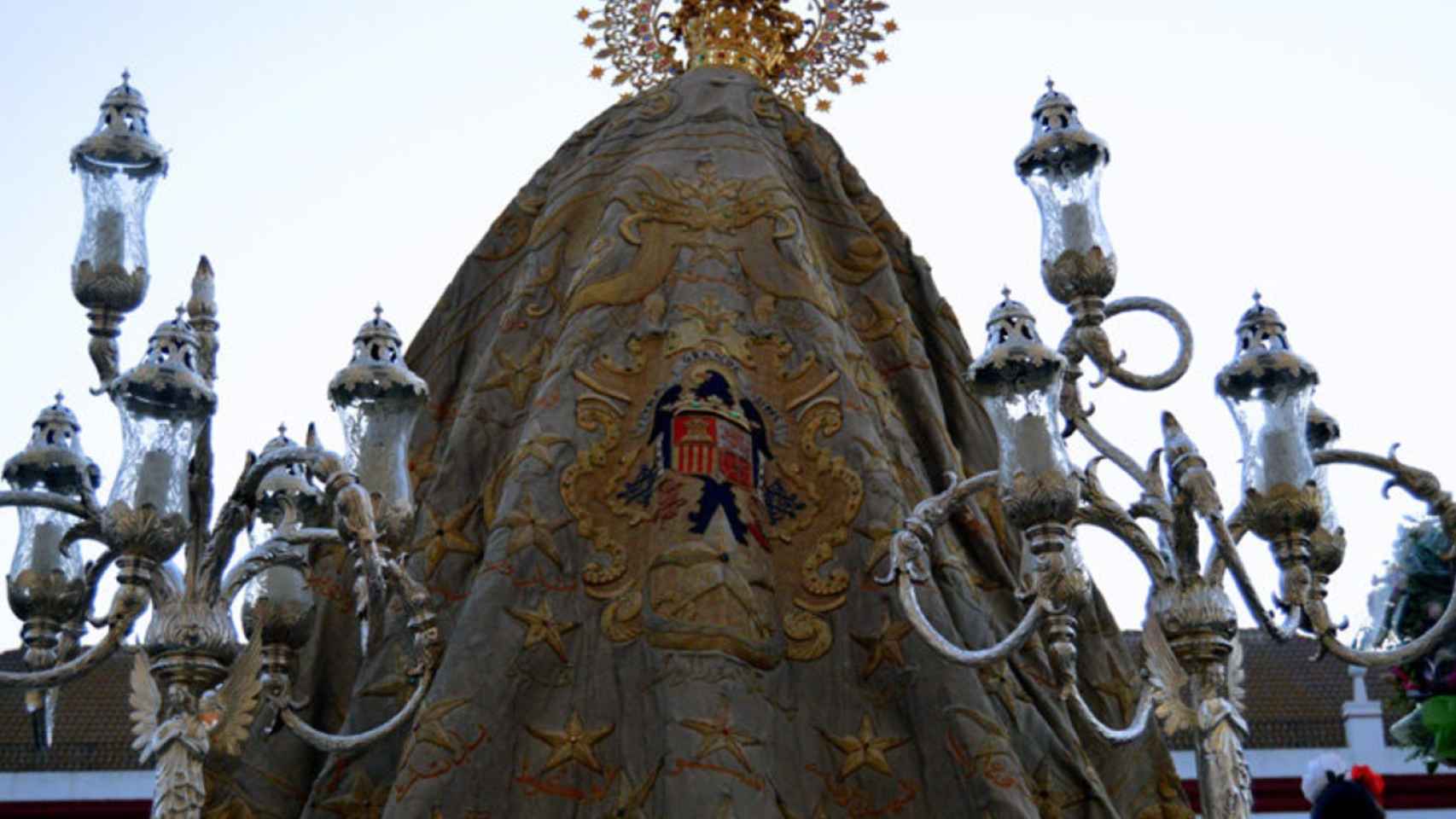 La virgen de Nuestra Señora de África patrona de la Ciudad de Ceuta en procesión el 5 de agosto.