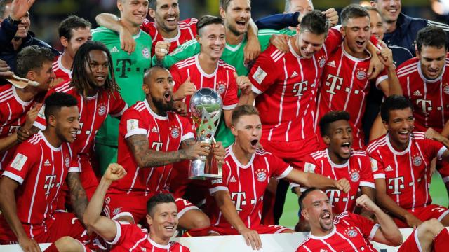 Los jugadores del Bayern celebran la Supercopa.