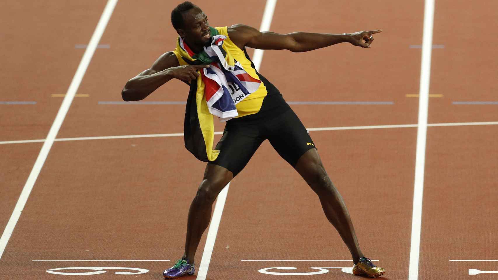 Usain Bolt, haciendo el arquero