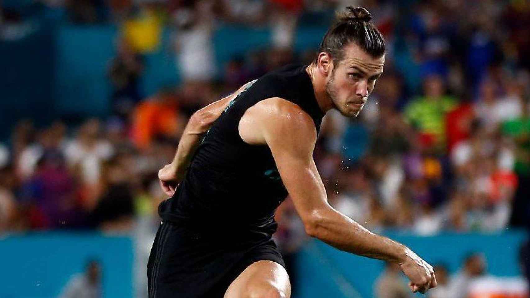 Gareth Bale chuta durante la sesión en Miami