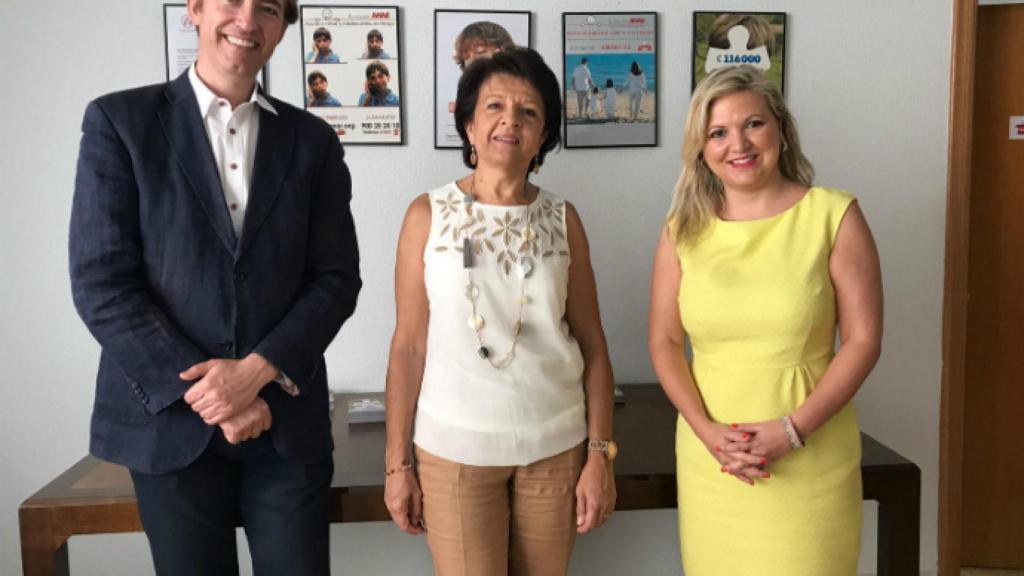 María Ger ha visitado la sede de la Fundación ANAR, entidad que gestiona el Teléfono de Atención a la Infancia y Adolescencia