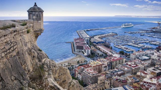 Vista del castillo de Santa Bárbara, en Alicante.