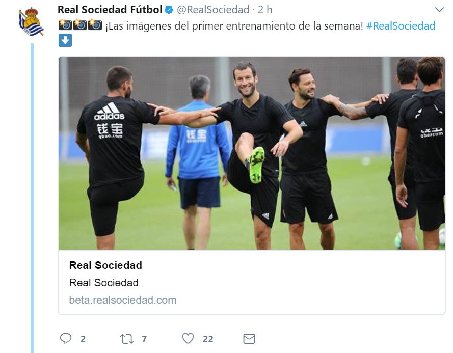 Saltan chispas entre Iñigo Martínez y la Real: el jugador corrige un tuit del club antes de su fichaje por el Barça