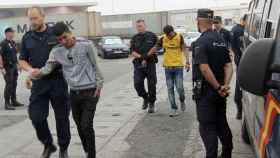 La policía detiene a varios inmigrantes en la frontera de Ceuta.